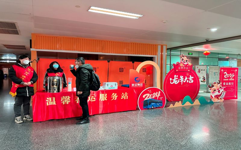 平靜的旅途中，熟悉的溫馨依舊 ——春運路上的暖心服務(wù)
